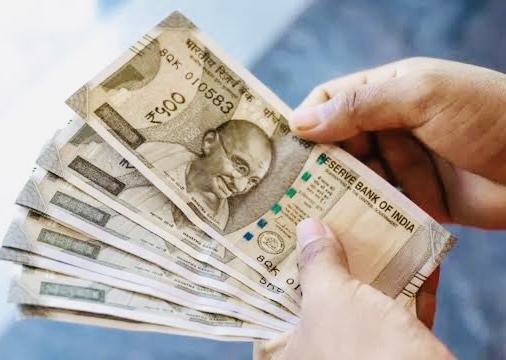 Rupee decrease 9 paise to 85.61 against US dollar in early trade