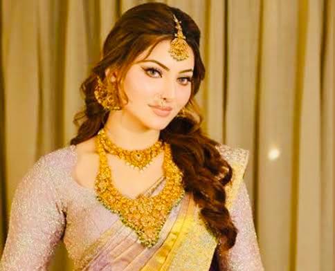 Urvashi Rautela flaunts her diamond jewellery when talk about Saif Ali Khan being stabbed