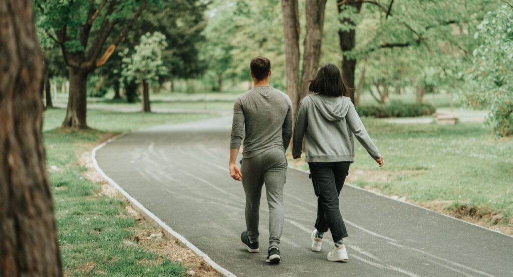 Savor the advantages of walking for health after eating