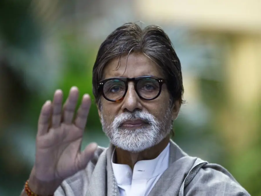 কবিতার মাধ্যমে প্রতি শ্রদ্ধা জানিয়েছেন অমিতাভ বচ্চন